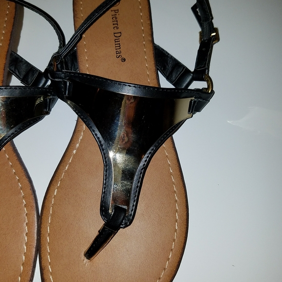 Pierre Dumas blk/gold tone accent sandal, 9 - Picture 2 of 4
